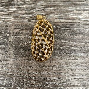 Necklace gold tone charm 
New‎
